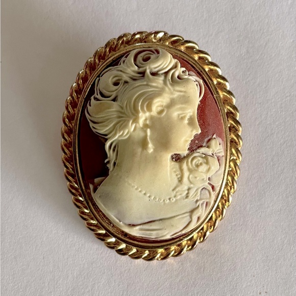Vintage Cameo Pin Brooch with C Clasp - Picture 5 of 5